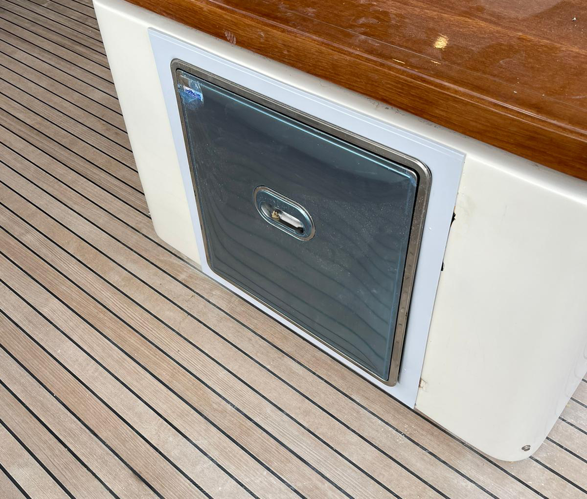 Refrigerator for boats