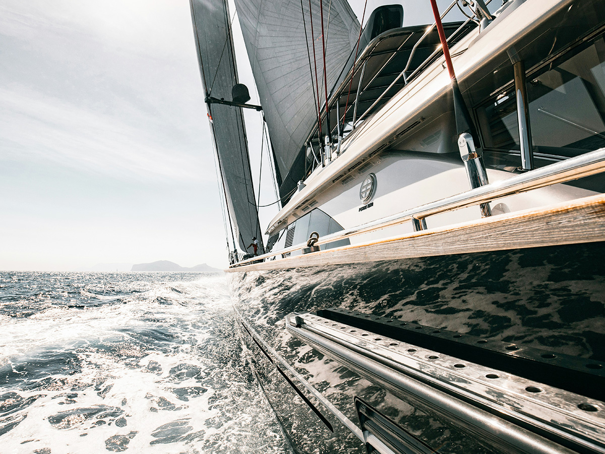 yacht sailing side view