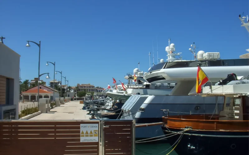 berth-yachts-marina-port-denia